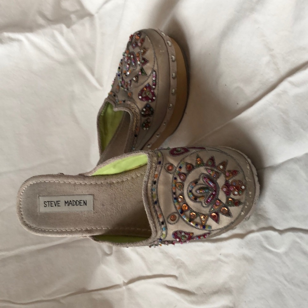 Vintage Steve Madden clogs with embroidery